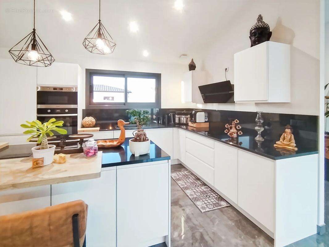 Maison à SAINT-SAUVEUR-D'AUNIS