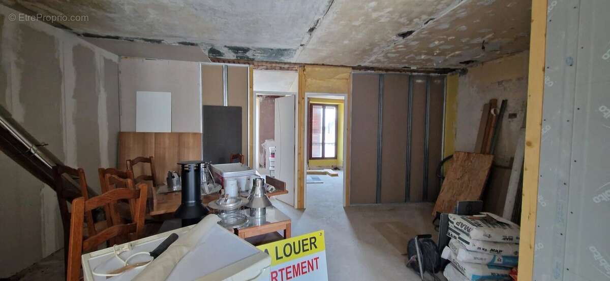 Appartement à VENEUX-LES-SABLONS