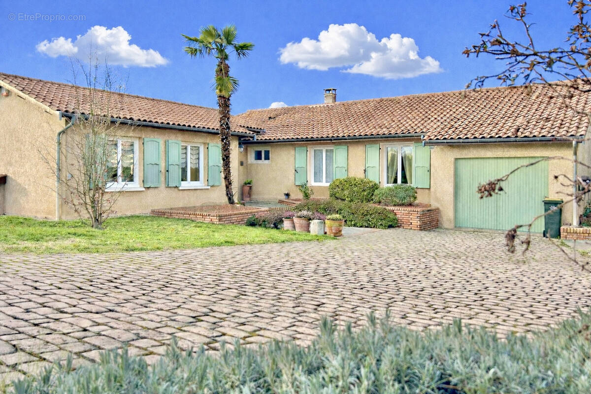 Maison à CHARLY