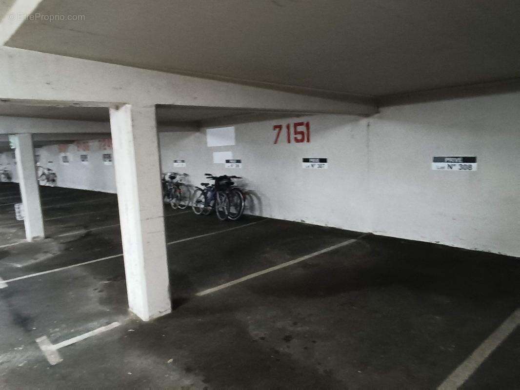 Parking à ARZON
