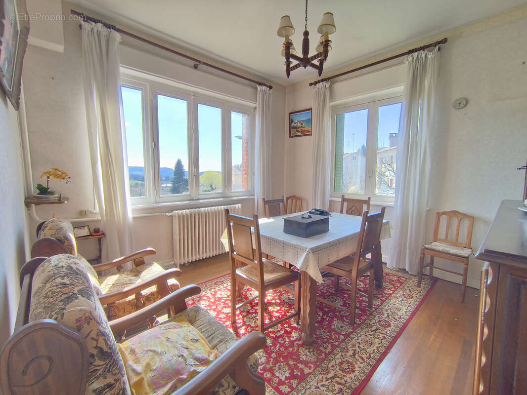 Maison à SAINT-REMY-SUR-DUROLLE