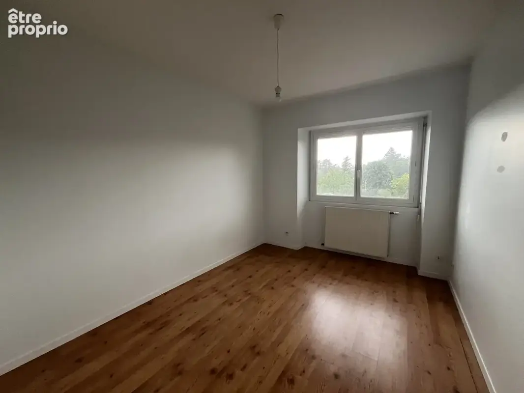 Appartement 300 m² à Saint-Just-Saint-Rambert  - photo 9