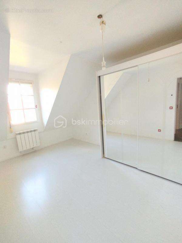 Maison à ORMOY-LA-RIVIERE