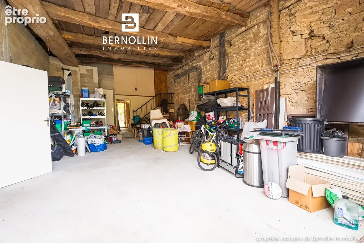 Authentique maison en pierre entièrement rénovée, 244 m2, 6 chambres, avec garage et terrain clos à Cuisiat - photo 20