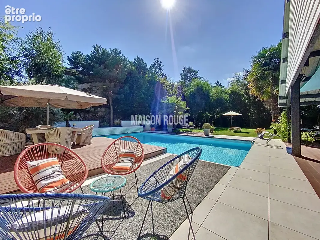 DOL-DE-BRETAGNE - Rare propriété avec piscine et terrain constructible en centre-ville - photo 2