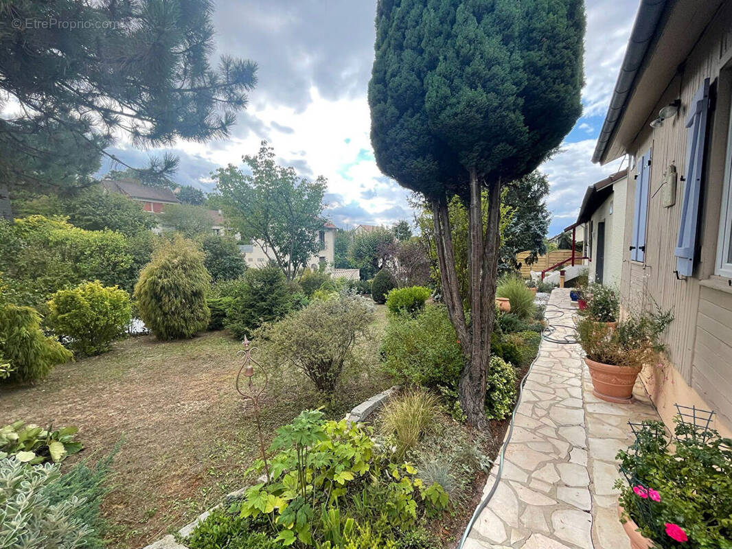 Terrain à LA FRETTE-SUR-SEINE