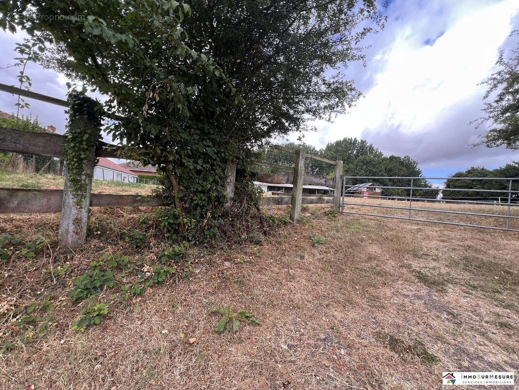 Terrain 4067 m² à Bours  - photo 2