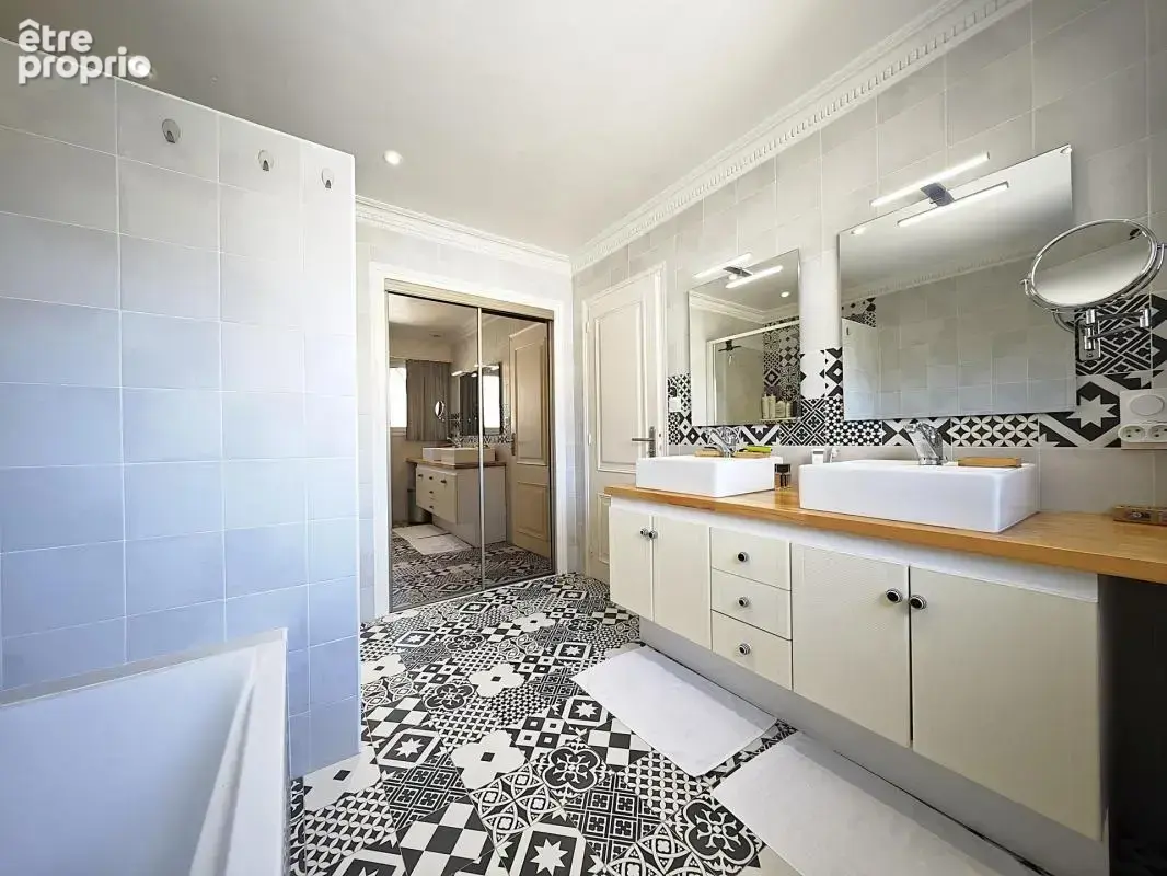 Hypercentre, 5 chambres - photo 11