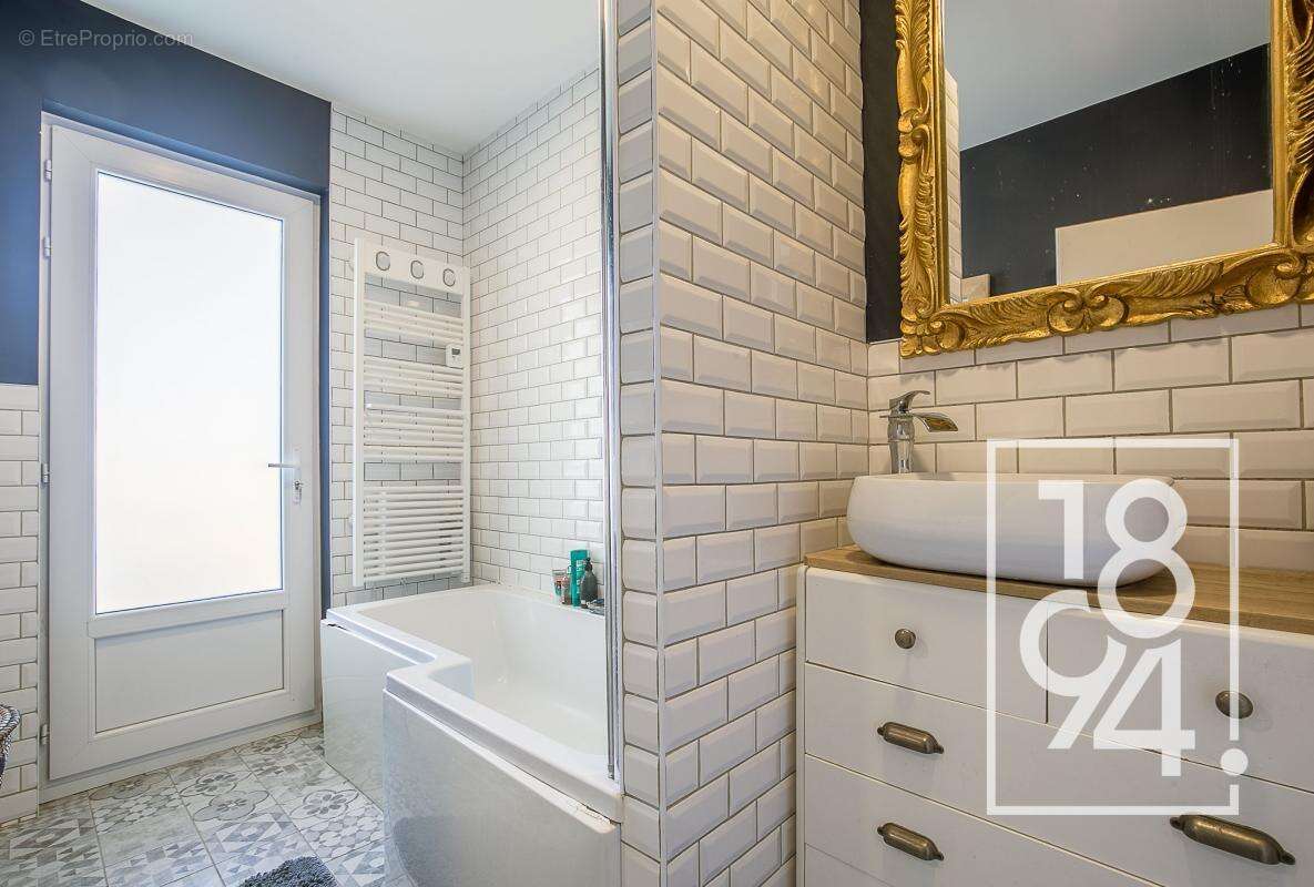 Appartement à MARSEILLE-4E