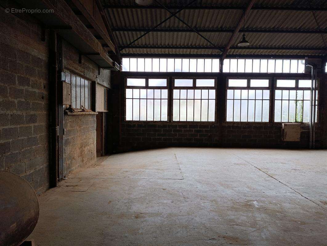 Local artisanal  560 m² / a proximite directe de chartres - photo 4