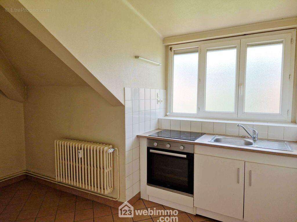 Elle offre la possibilité d'ajouter du mobilier ou une table.