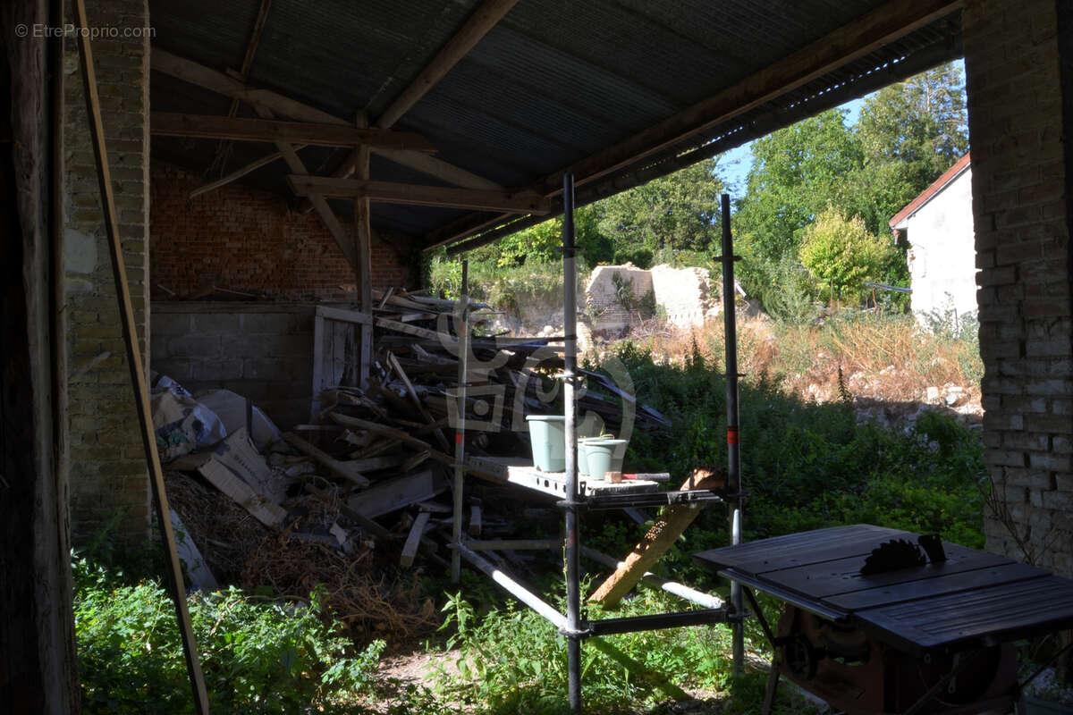 Hangar / Terrain sur parcelle de 632 m2 - photo 6