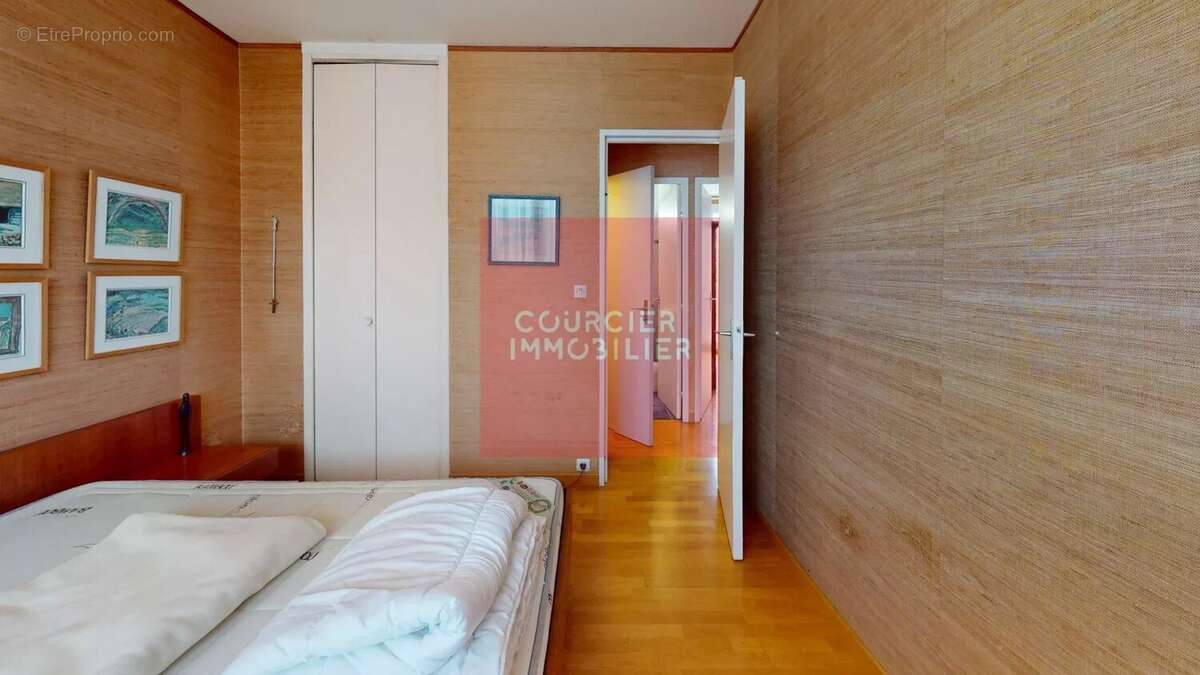 Maison à LE MESNIL-SAINT-DENIS