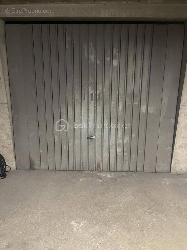 Parking à BOUSSY-SAINT-ANTOINE