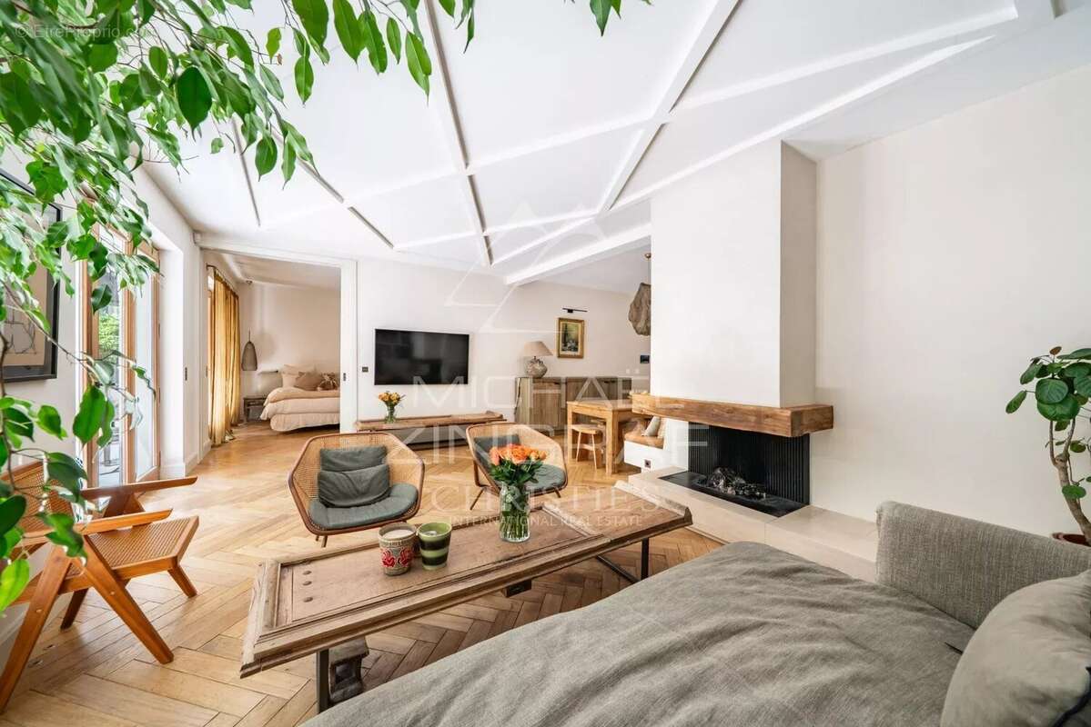 Cannes – Proche Croisette – Élégant rez-de-jardin avec piscine privative - photo 5