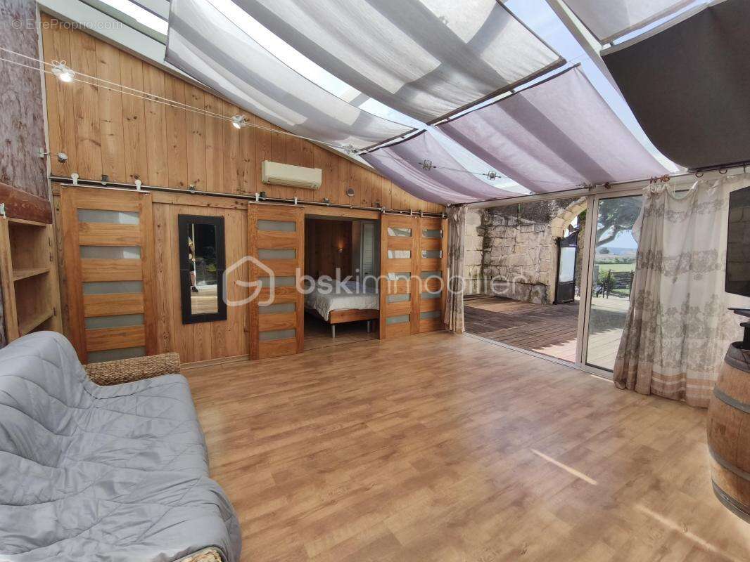 Corps de ferme 245 m² composé : de  3 habitations  sur 4000 m² de terrain - photo 7