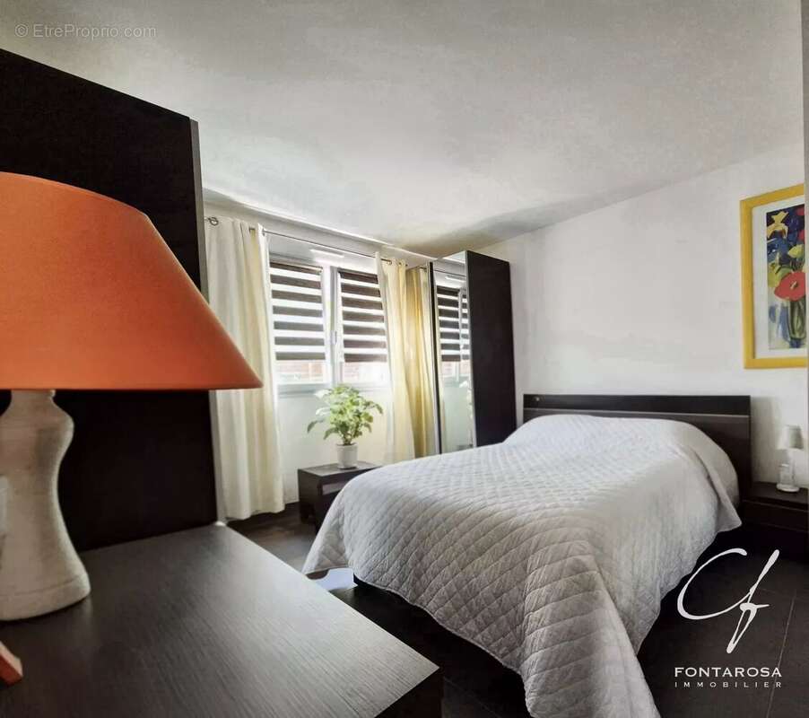 Maison à ROQUEBRUNE-SUR-ARGENS