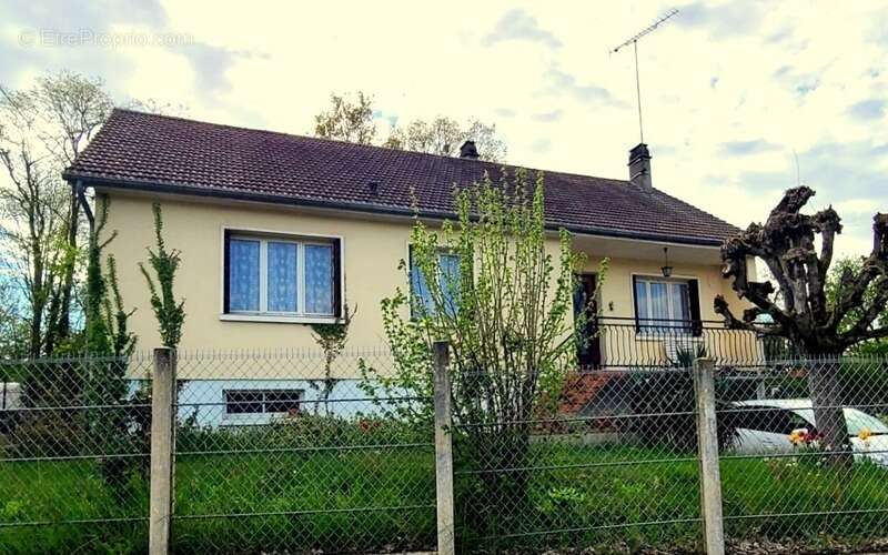 Maison à LE GUE-DE-LONGROI