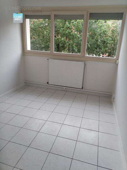 À vendre à Mâcon appartement T4 de 71,06 m² - Appartement à MACON
