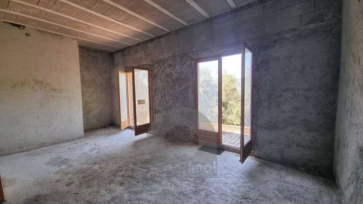 Maison à CASTELLAR