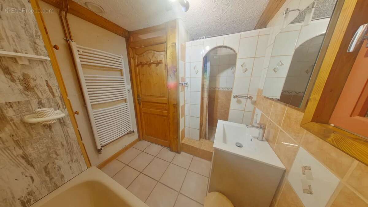 Maison isolée avec piscine et dépendance - photo 6