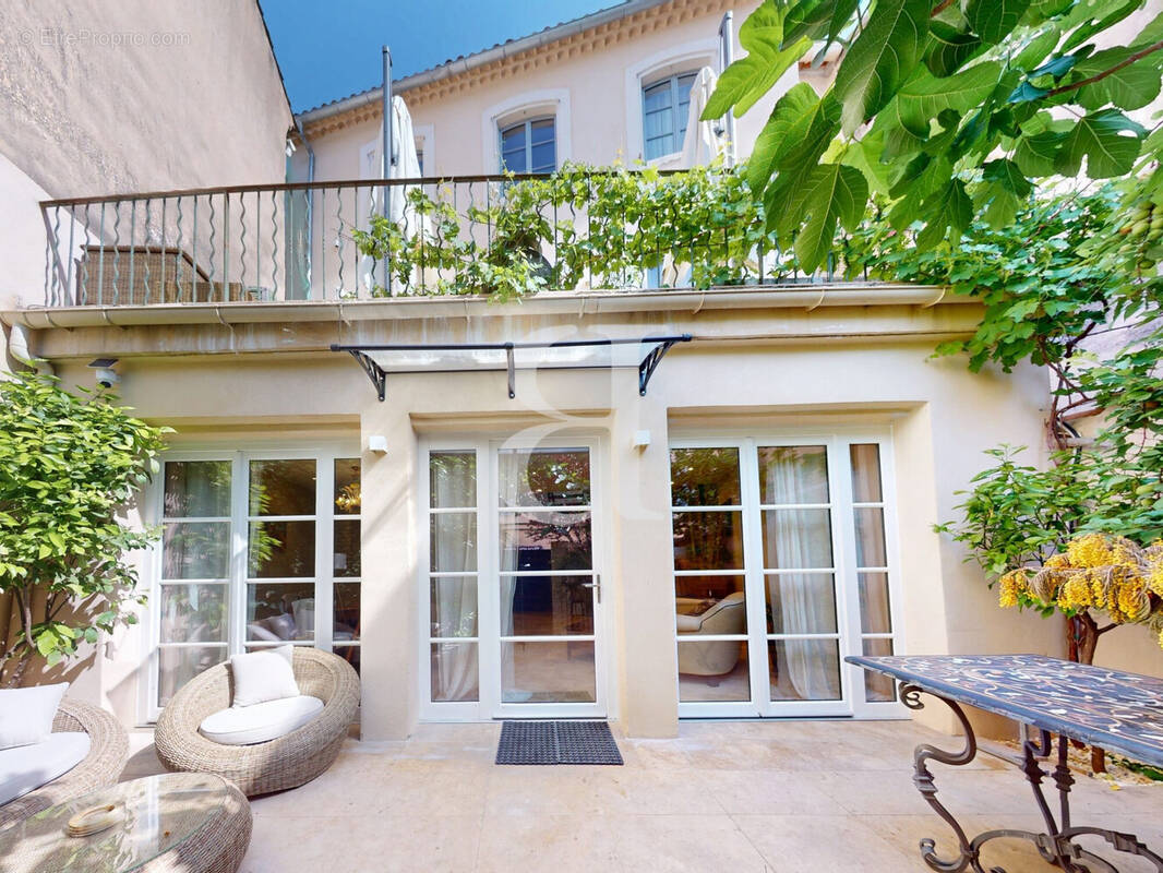 Maison à L'ISLE-SUR-LA-SORGUE