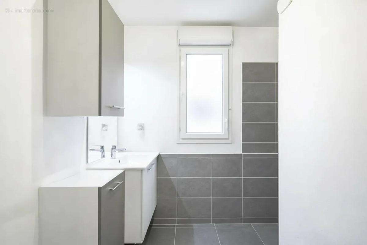 Appartement à MARSEILLE-4E