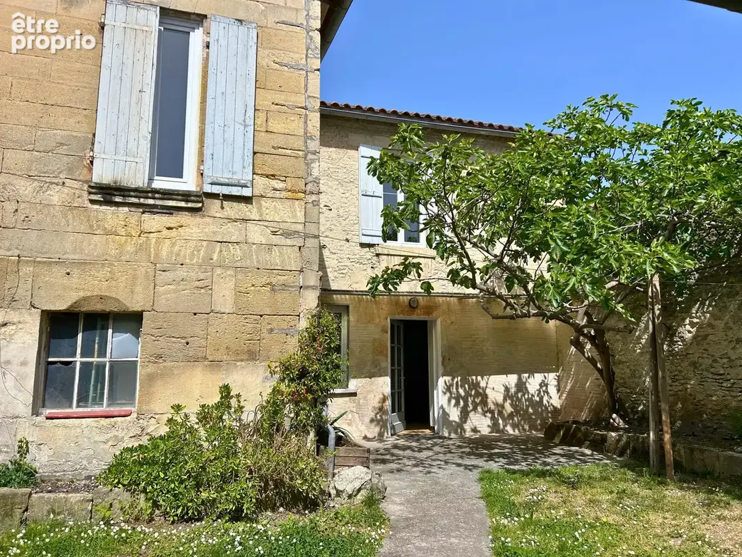 MAISON DE VILLE avec extérieur et dépendances sur COGNAC, Victor Hugo - photo 1