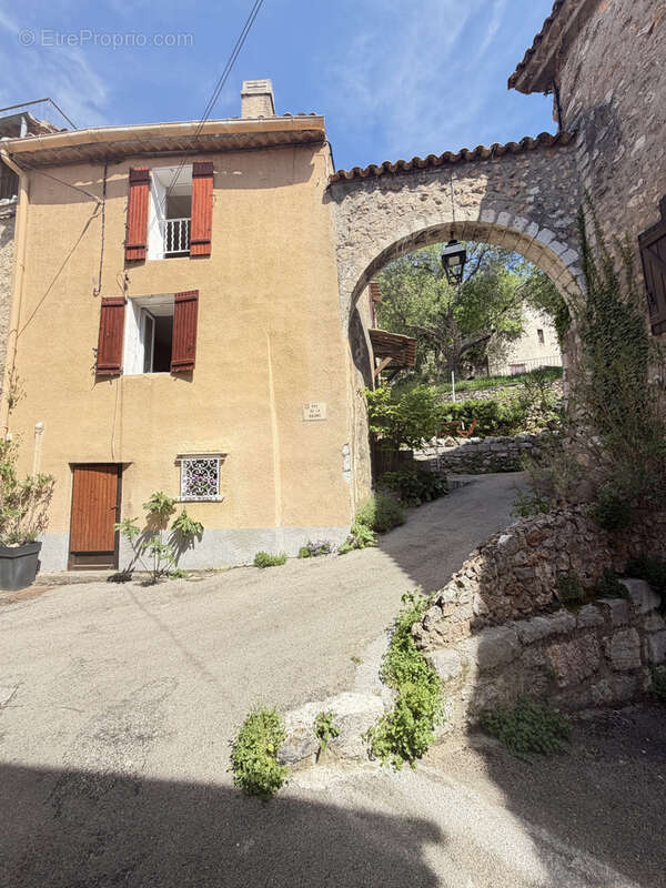 Maison à AIGUINES