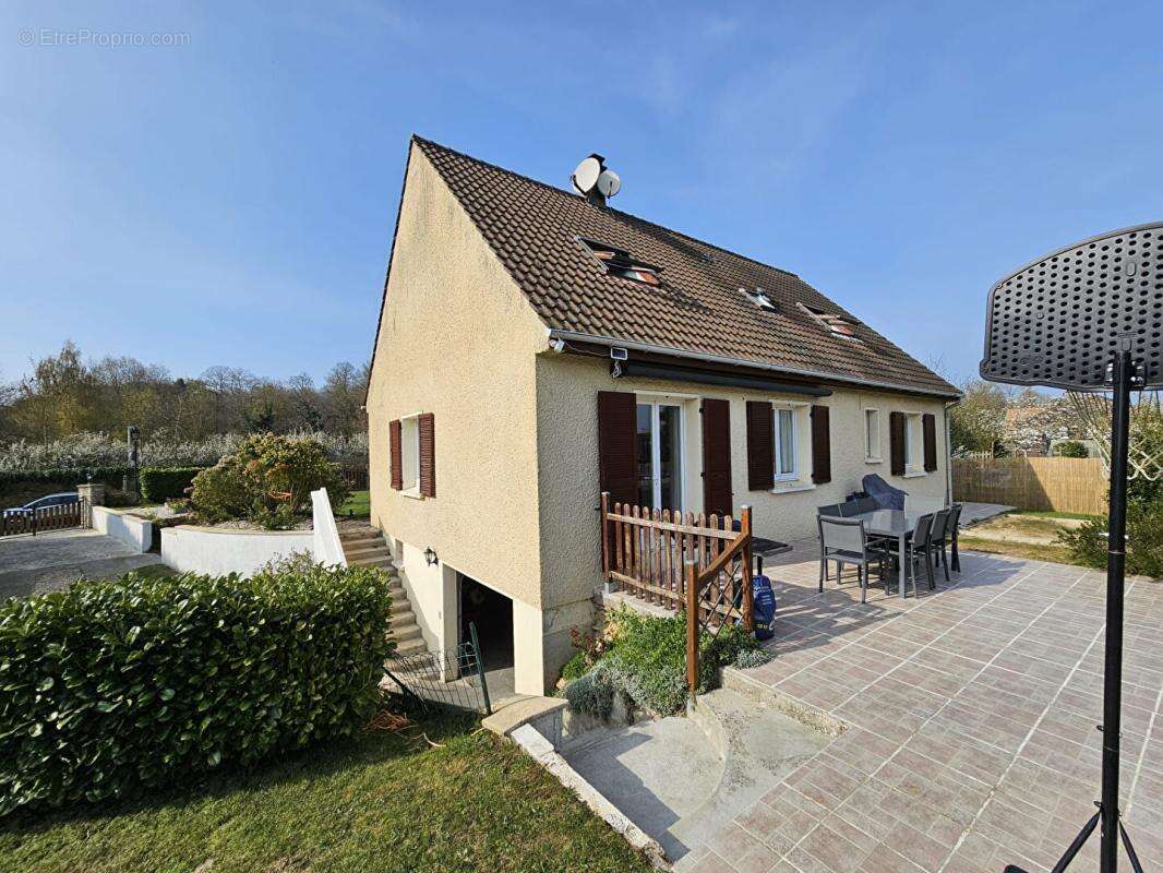 Maison à HOUDAN