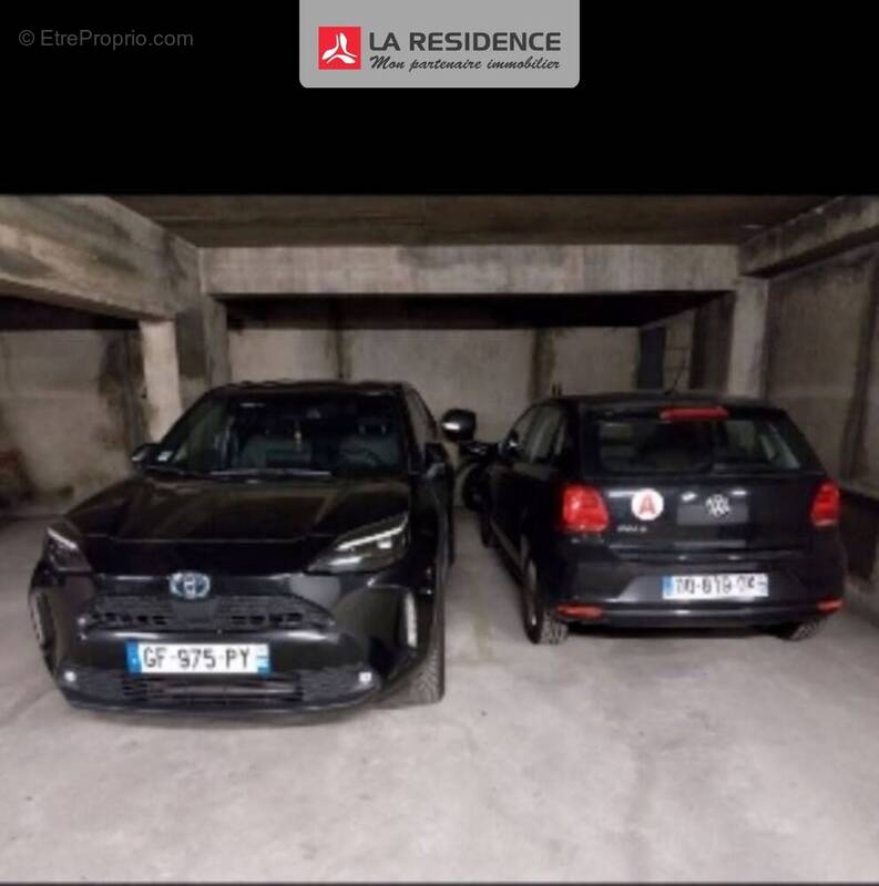 Parking à PARIS-18E
