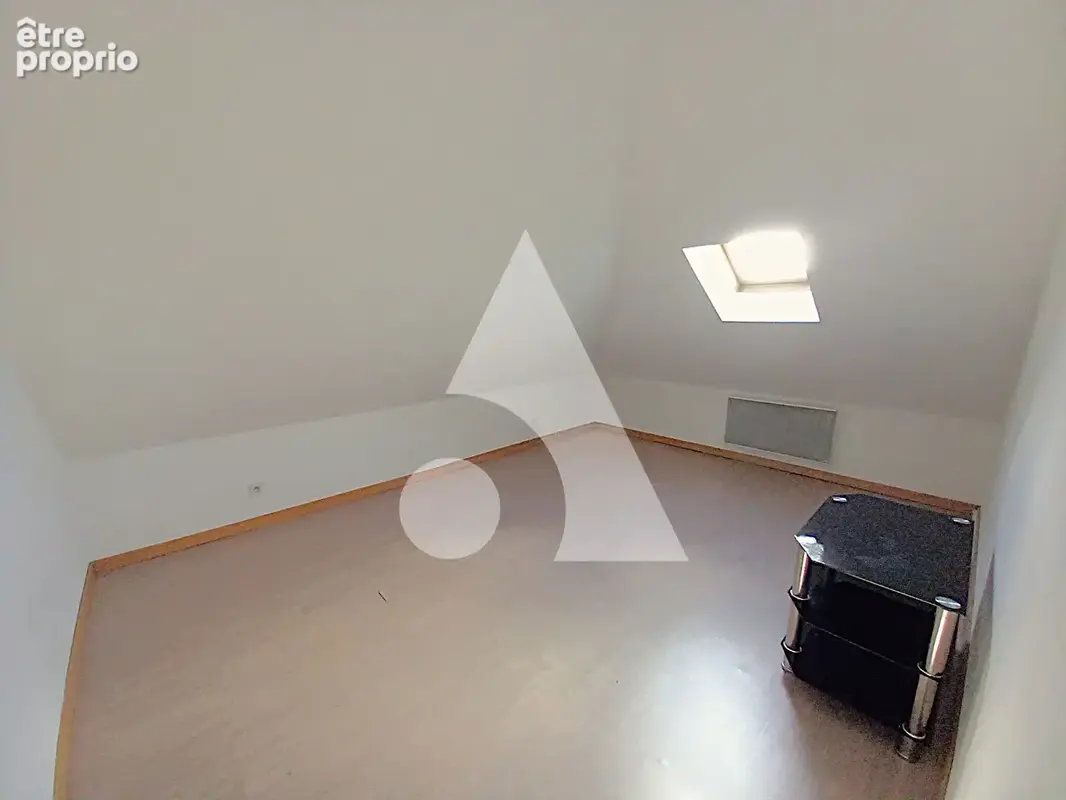 Immeuble de rapport à Maubeuge : 5 logements, un commerce et un potentiel locatif à étudier - photo 10