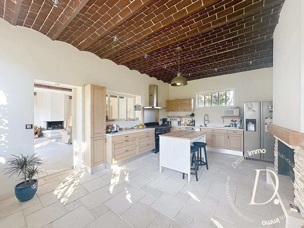 Plus de 25 m2 de cuisine aménagée lumineuse. - Maison à GIVERNY