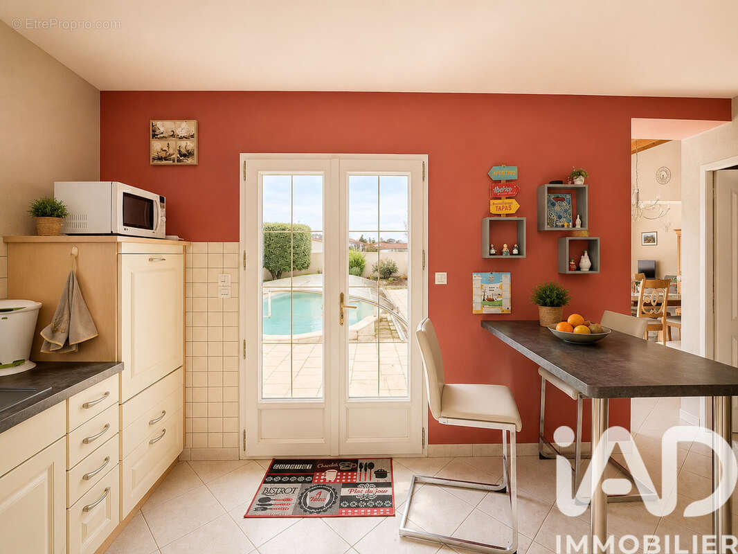 Maison 151 m² à Saint-Sauveur-D'aunis  - photo 4