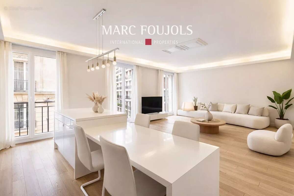 Appartement à PARIS-16E