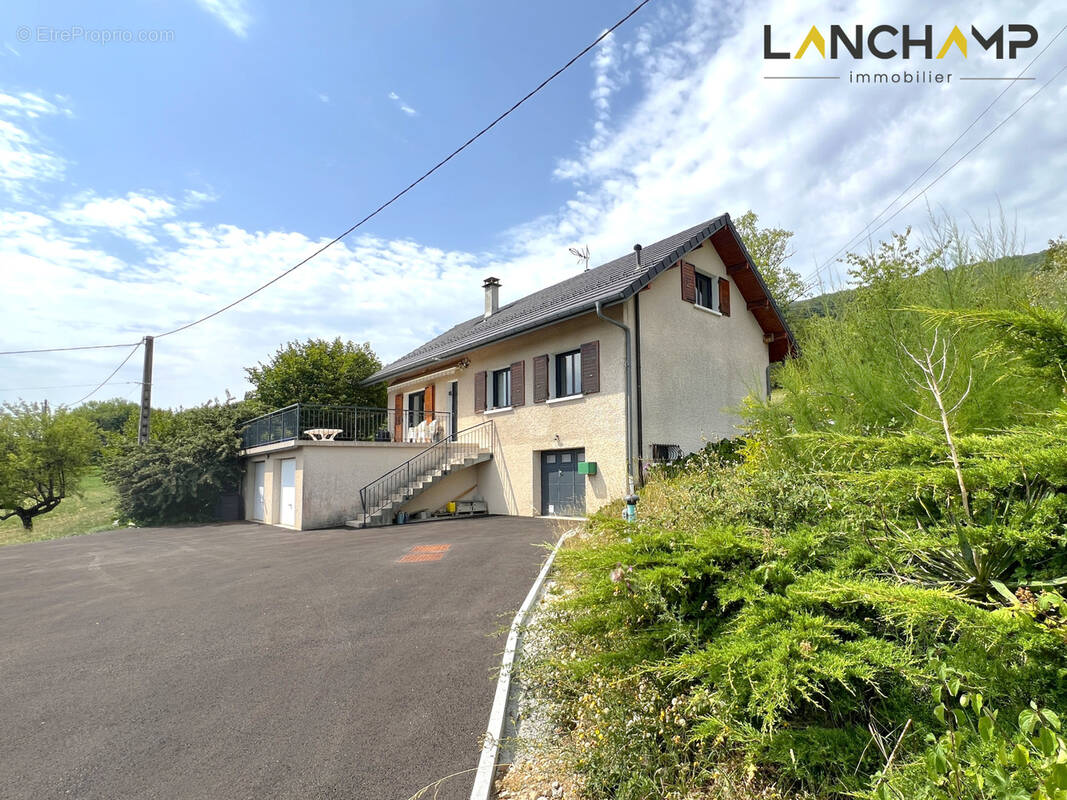 Maison 6 pièces 146 m² · à Corbonod · 146 m² · 450 000 €