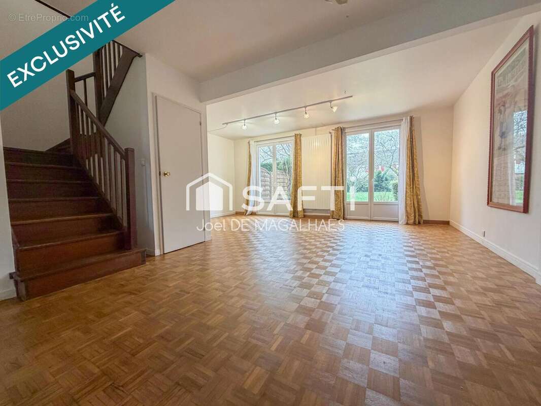 Photo 2 - Maison à LE MESNIL-SAINT-DENIS