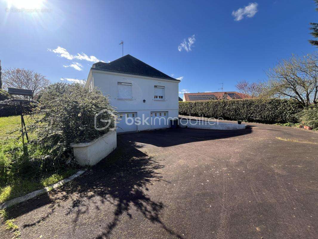  COUP DE CŒUR – Maison familiale avec grand terrain et beaux volumes - photo 5