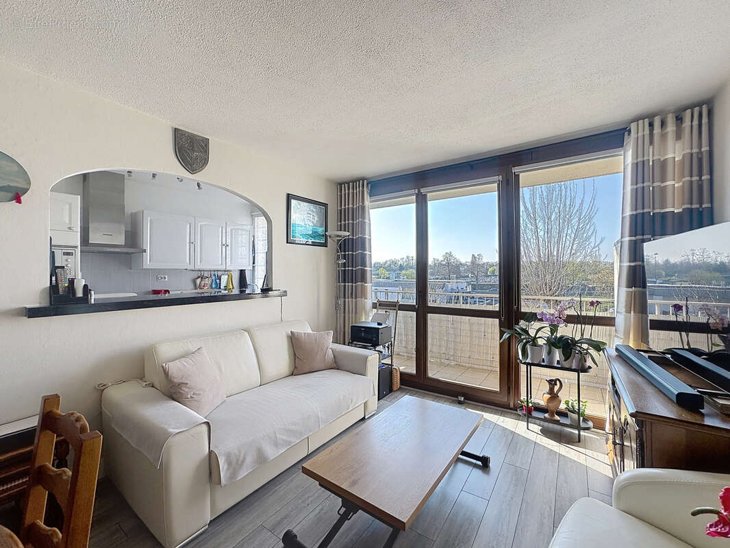 Appartement à CHILLY-MAZARIN