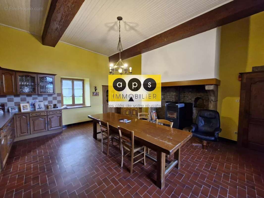 Maison à MONTIGNY-LES-ARSURES