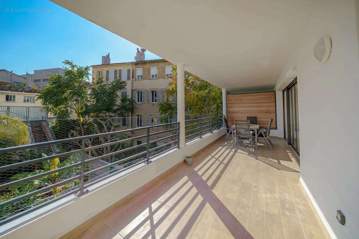 Appartement à MARSEILLE-8E
