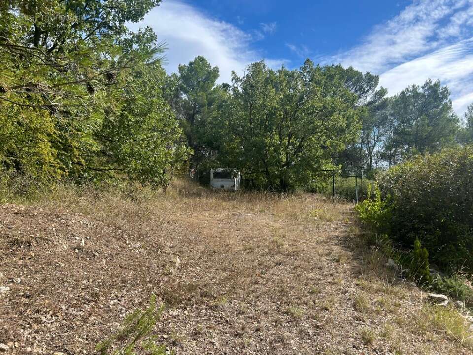 Terrain 640 m² à Greasque  - photo 4