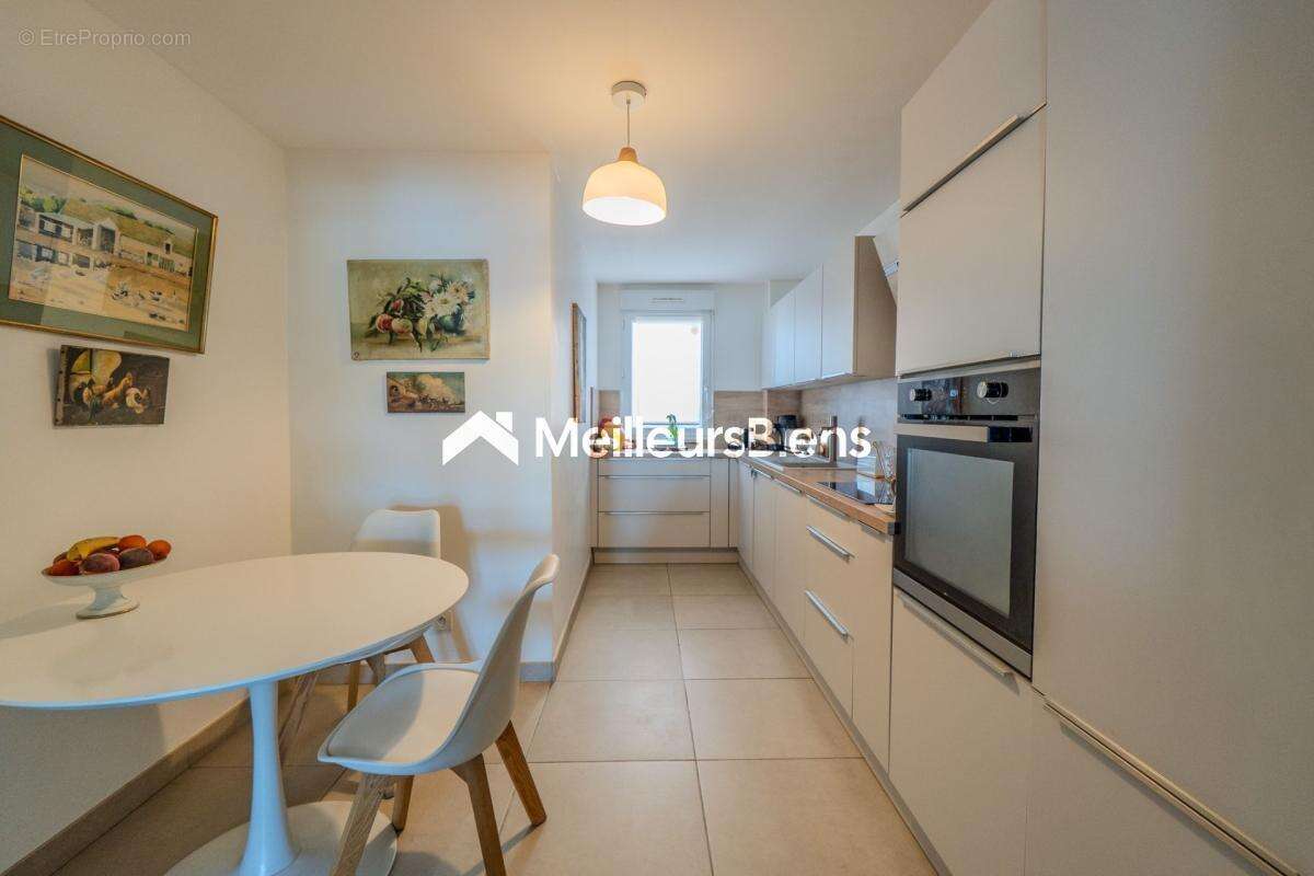 Sète, centre appartement 2 chambres de 96,85 m² avec vue sur quai ! - photo 13