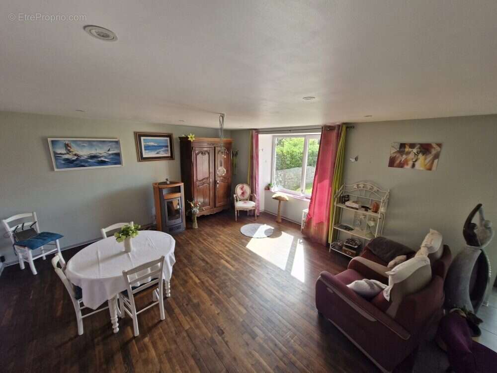 Séjour Salon avec poêle  - Maison à ERQUY