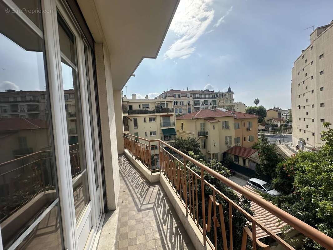 3 Pièces traversant avec deux terrasses -a 5 min de la libération - photo 9