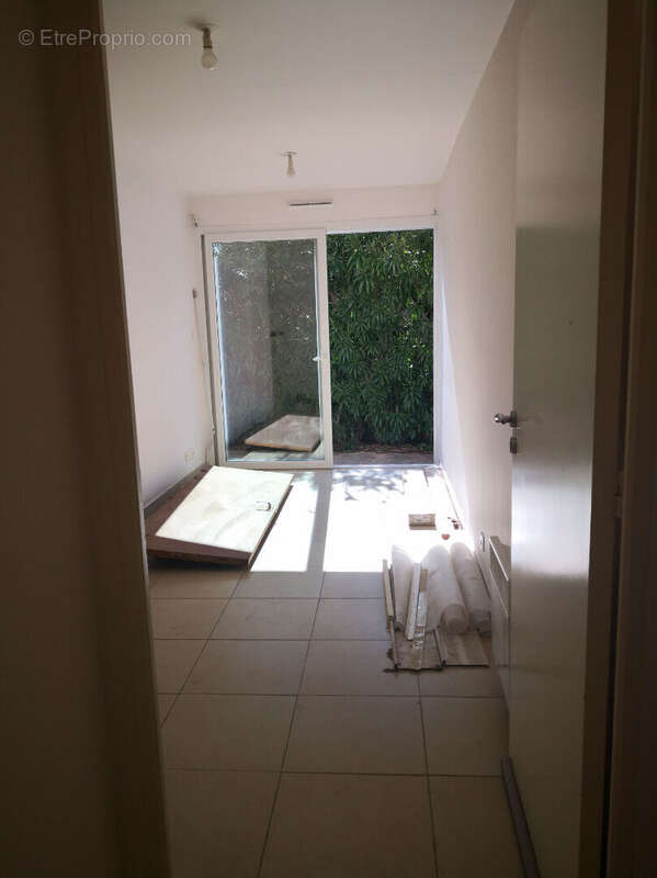Cuers Immeuble 5 appartements, un commerce - photo 4