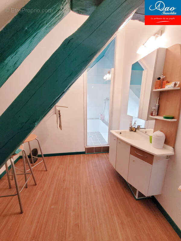 Grande maison familiale avec dépendances - photo 11