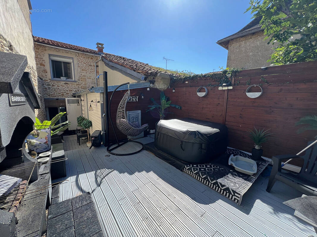 Maison à SAINT-MAURICE-LA-CLOUERE