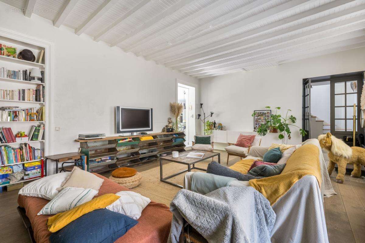 Magnifique maison rénovée avec dépendance au Coeur de Montchat - Coup de coeur assuré ! - photo 8