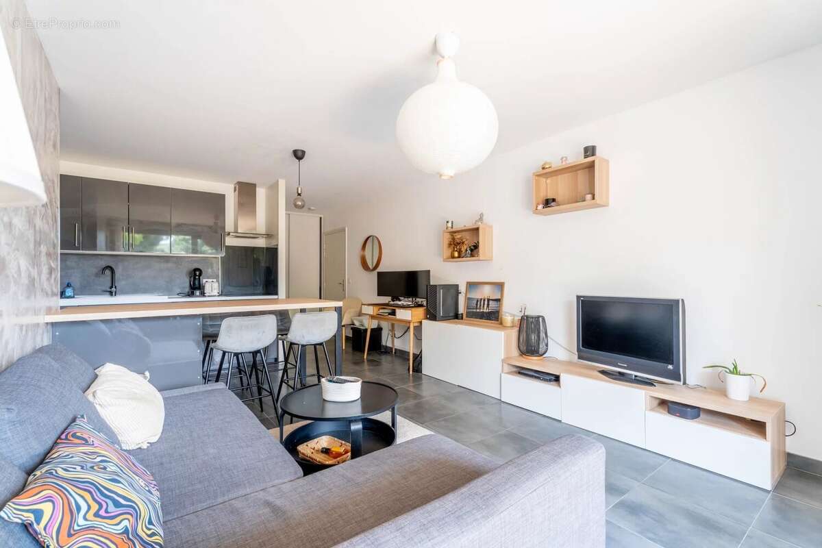 Appartement T4 avec terrasse et garage - photo 3